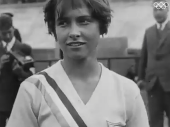 Betty, con 16 años, fue la única norteamericana que se clasificó para la final de 100 m en los Juegos Olímpicos de 1928 celebrados en Ámsterdam (Captura de video)