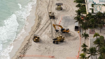 Una ciudad de Florida impulsa la revisión del plan de restauración en sus playas