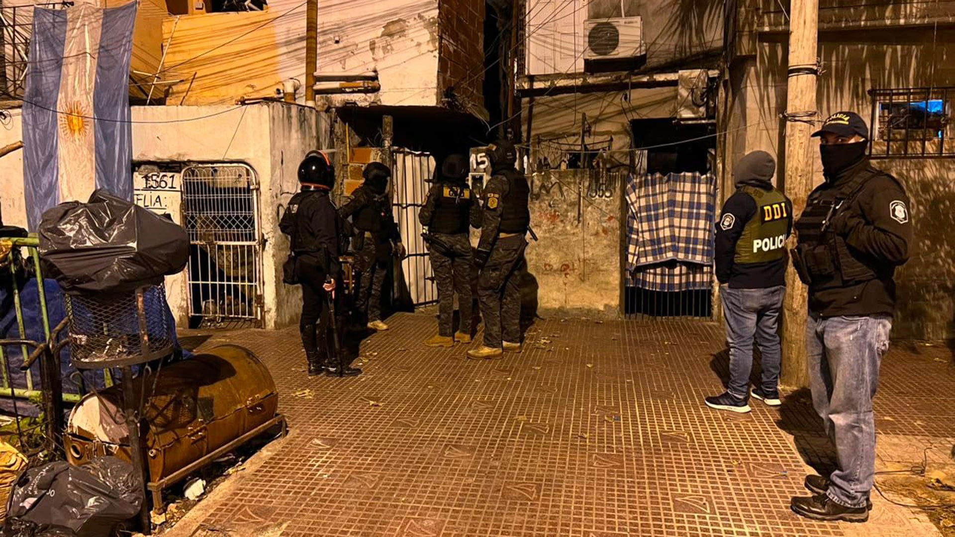 El allanamiento que permitió detener a uno de los dos sospechosos