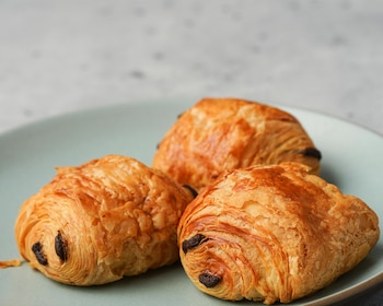 El pain au chocolat recibe