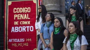 Feministas exigen en el Congreso de la CDMX que el aborto salga del Código Penal, buscan considerarlo servicio de salud