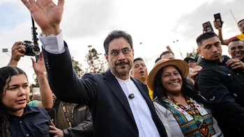 Cepeda denuncia un plan de De la Espriella para un autoatentado antes de la segunda vuelta electoral
