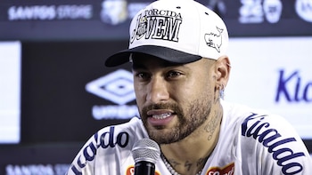 Neymar renueva con el Santos