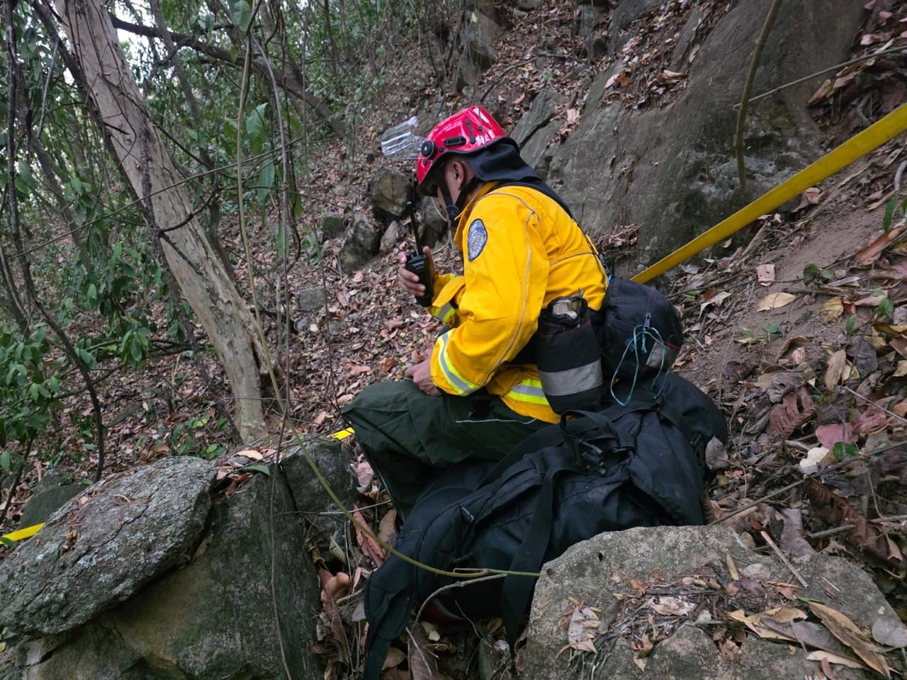 Cerca de 30 bomberos de Antioquia están ayudando a controlar los incendios en Tolima - crédito Prensa Gobernación de Antioquia