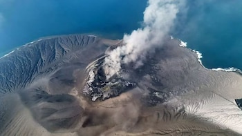 Imágenes satelitales muestran cómo cambió la isla de Sertung tras la erupción del volcán Anak Krakatau
