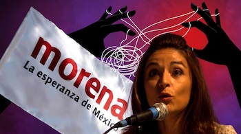 Mujer con cabello oscuro habla a un micrófono, frente a una bandera blanca de Morena. Fondo púrpura-rojo con manos estilizadas negras y hilos blancos.