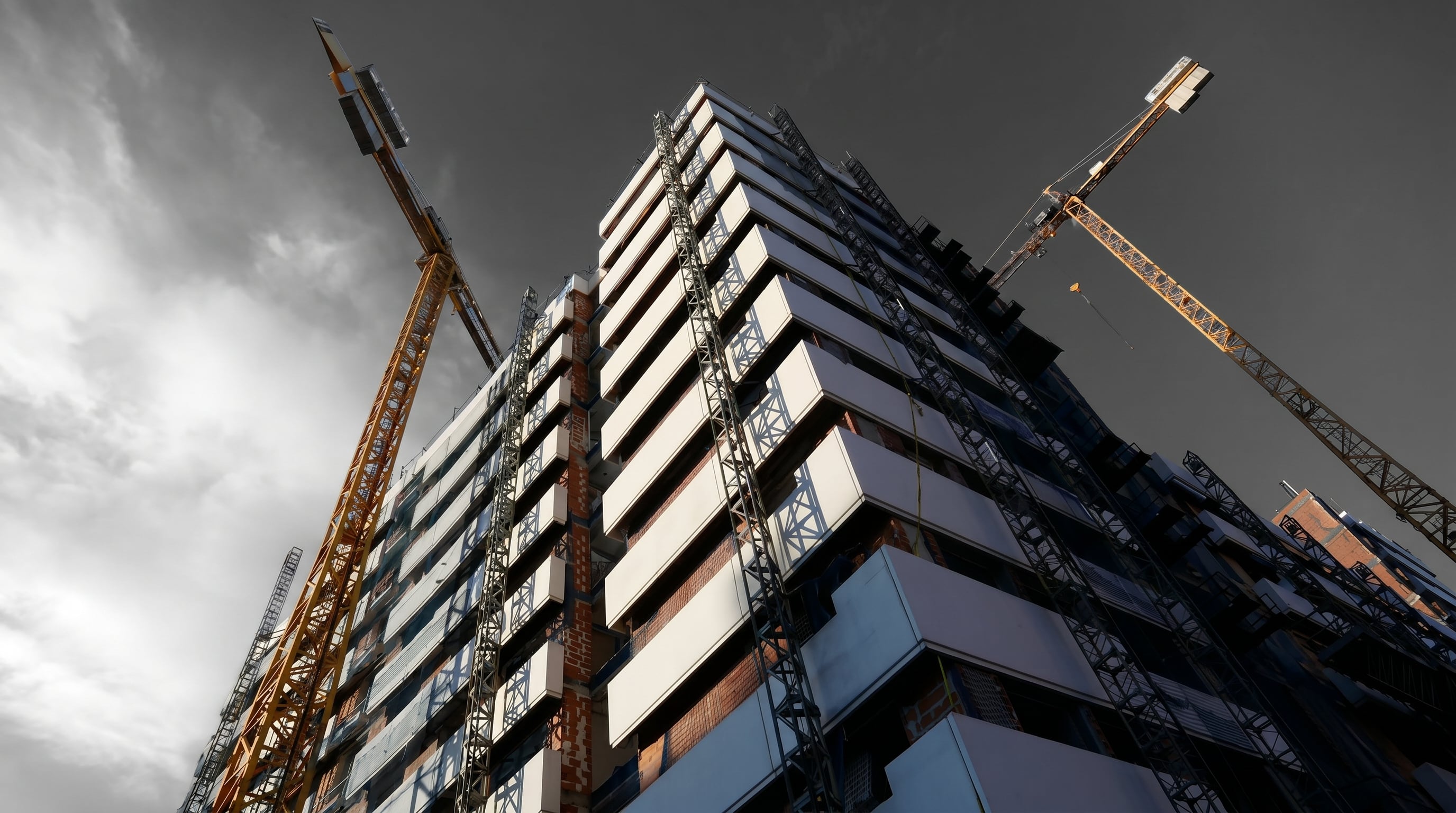 Un edificio moderno en construcción. (Imagen Ilustrativa Infobae/IA)