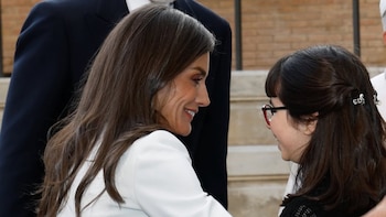 La prensa internacional aplaude la actitud de la reina Letizia en su encuentro viral con Valentina: “Sabía exactamente qué metedura de pata evitar”