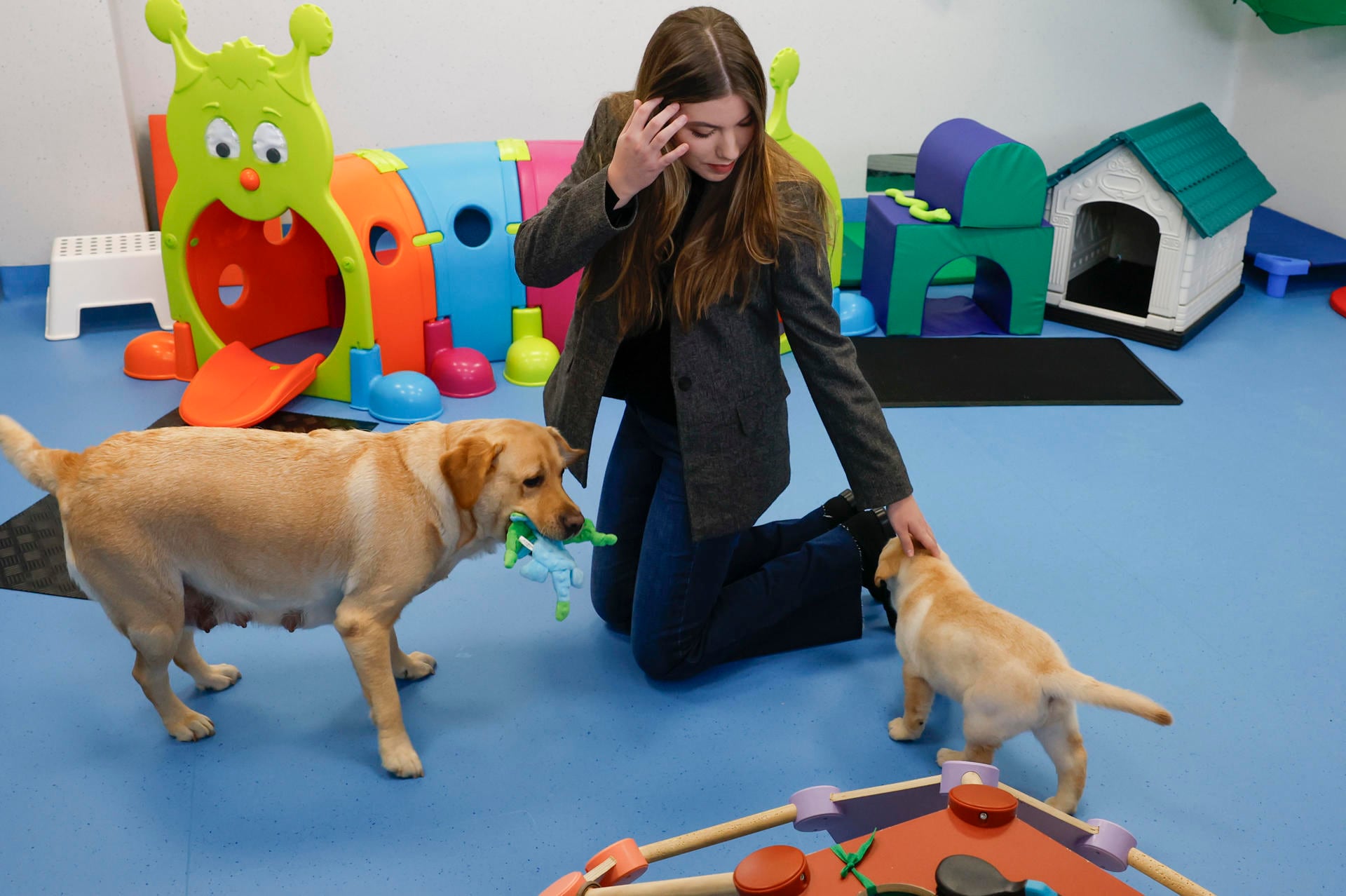 La infanta Sofía visita este viernes el nuevo hospital del Centro de Cría y Adiestramiento de la Fundación ONCE del Perro Guía. (EFE/ J.J. Guillén POOL)