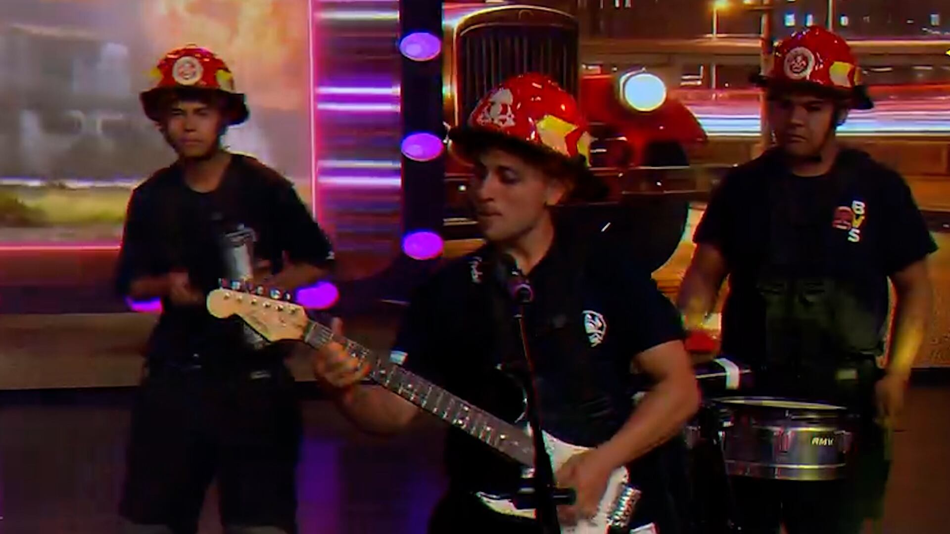 Los bomberos de Salto brillaron en TV (El Trece)