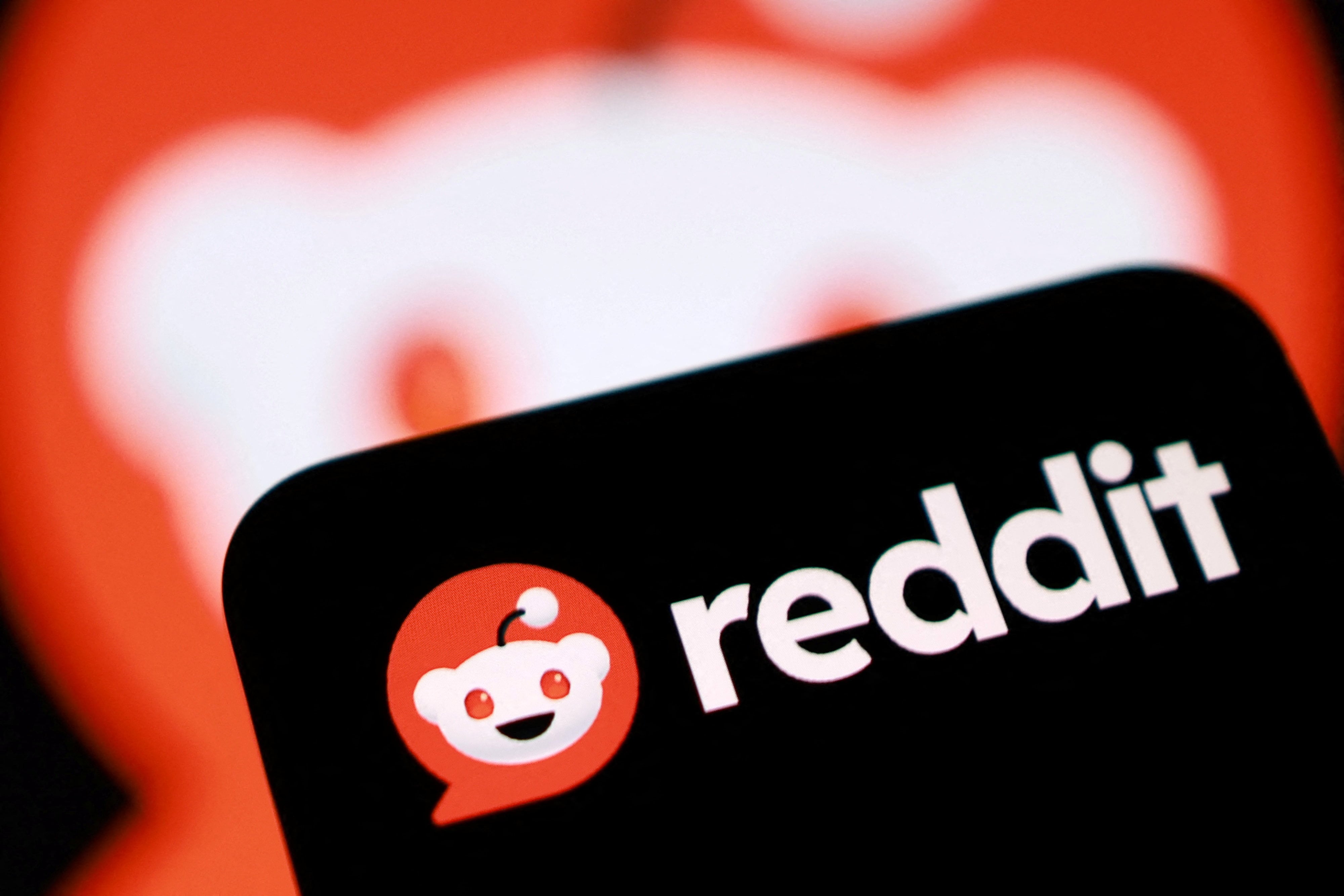 Reddit iniciará a ser vigilado bajo la ley de medios digitales. REUTERS/Dado Ruvic/Illustration