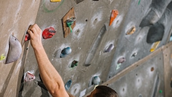 Primero fue el running, luego el gimnasio y ahora la escalada: el nuevo deporte de moda aumenta su popularidad y los rocódromos crecen casi un 50% en tres años