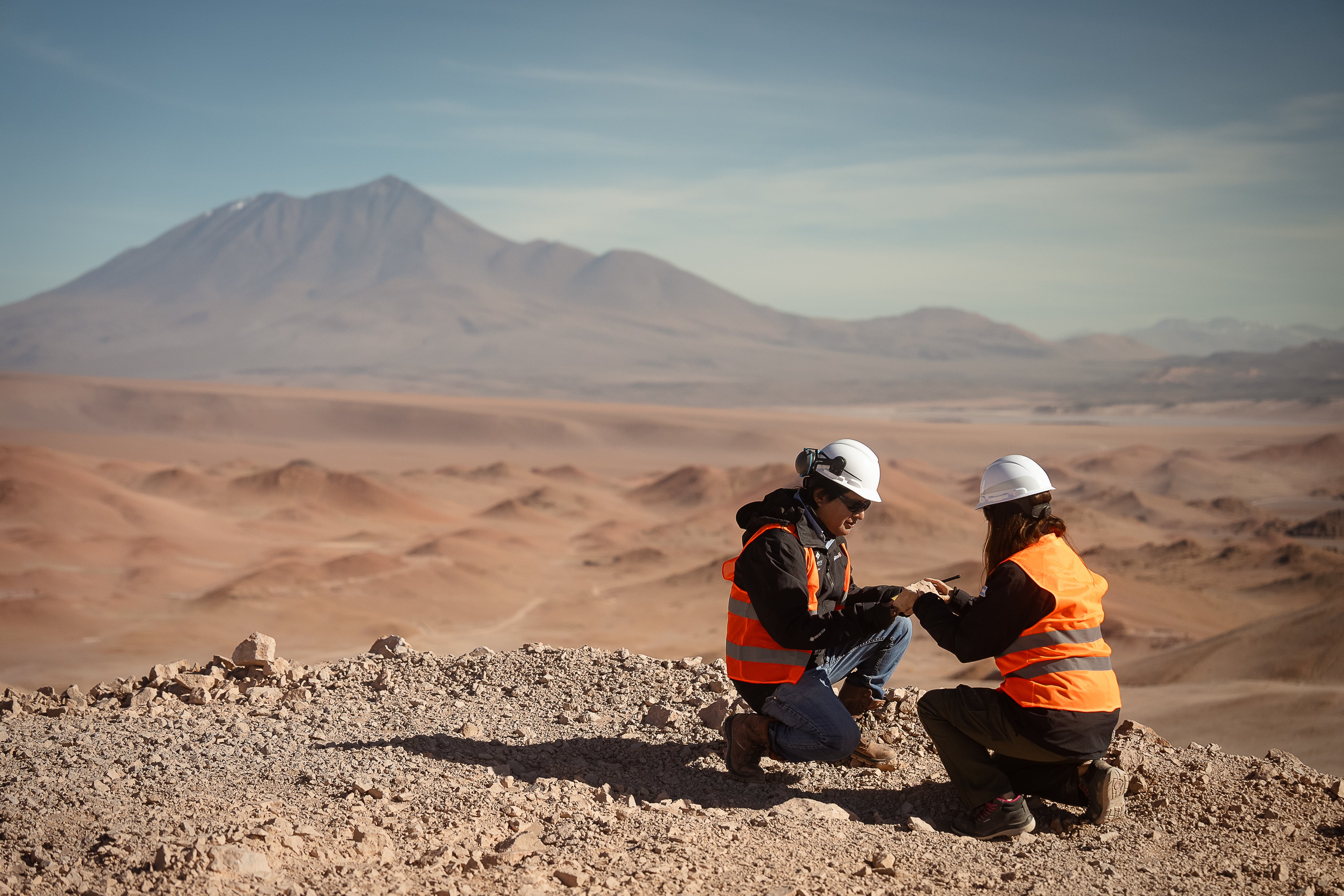 Técnicos de First Quantum, en la zona del proyecto cuprífero Taca Taca, con una inversión de USD 5.200 millones