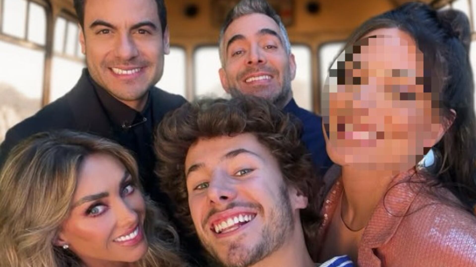 Reportes indican dificultades de comunicación entre Carlos Rivera y el personal de Televisa durante el reality show (IG: @quieneslamascara)