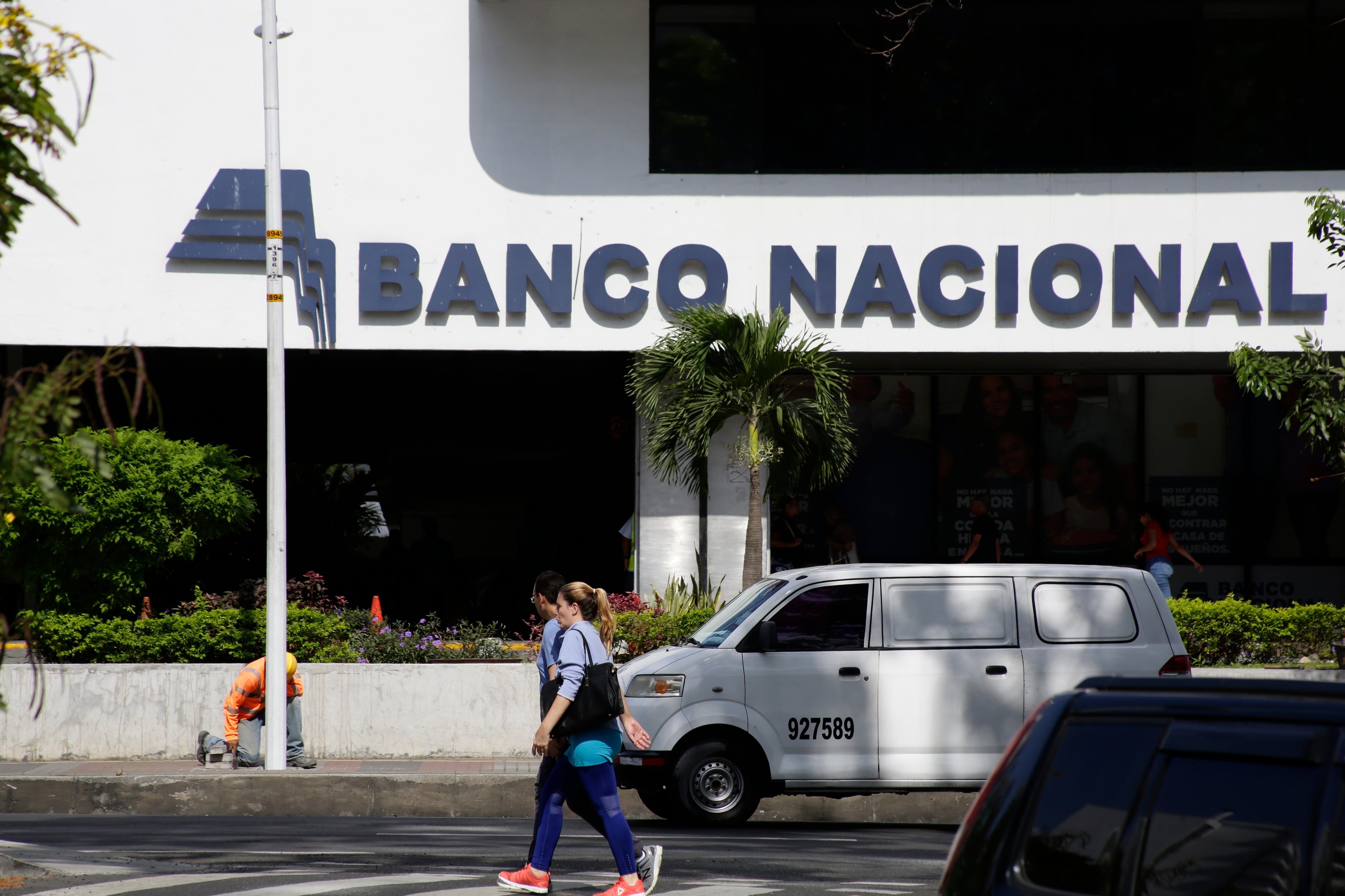 Los servicios financieros, de seguros y bancarios forman parte clave de la oferta exportable del país, aportando valor agregado y respaldando la diversificación del sector servicios dentro de la economía panameña. EFE/Carlos Lemos/Archivo