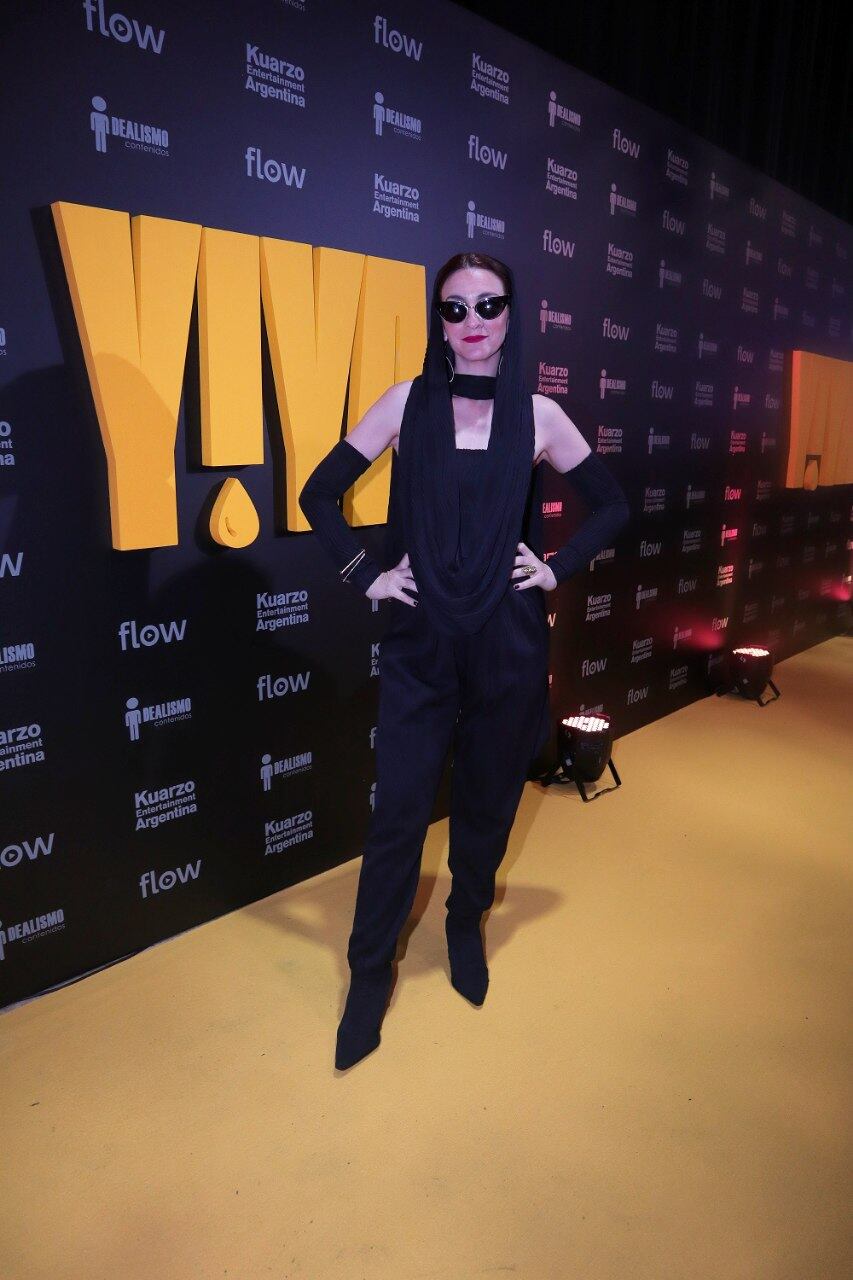 Julieta Zylberberg, protagonista de Yiya, deslumbró con un look total black de inspiración vanguardista