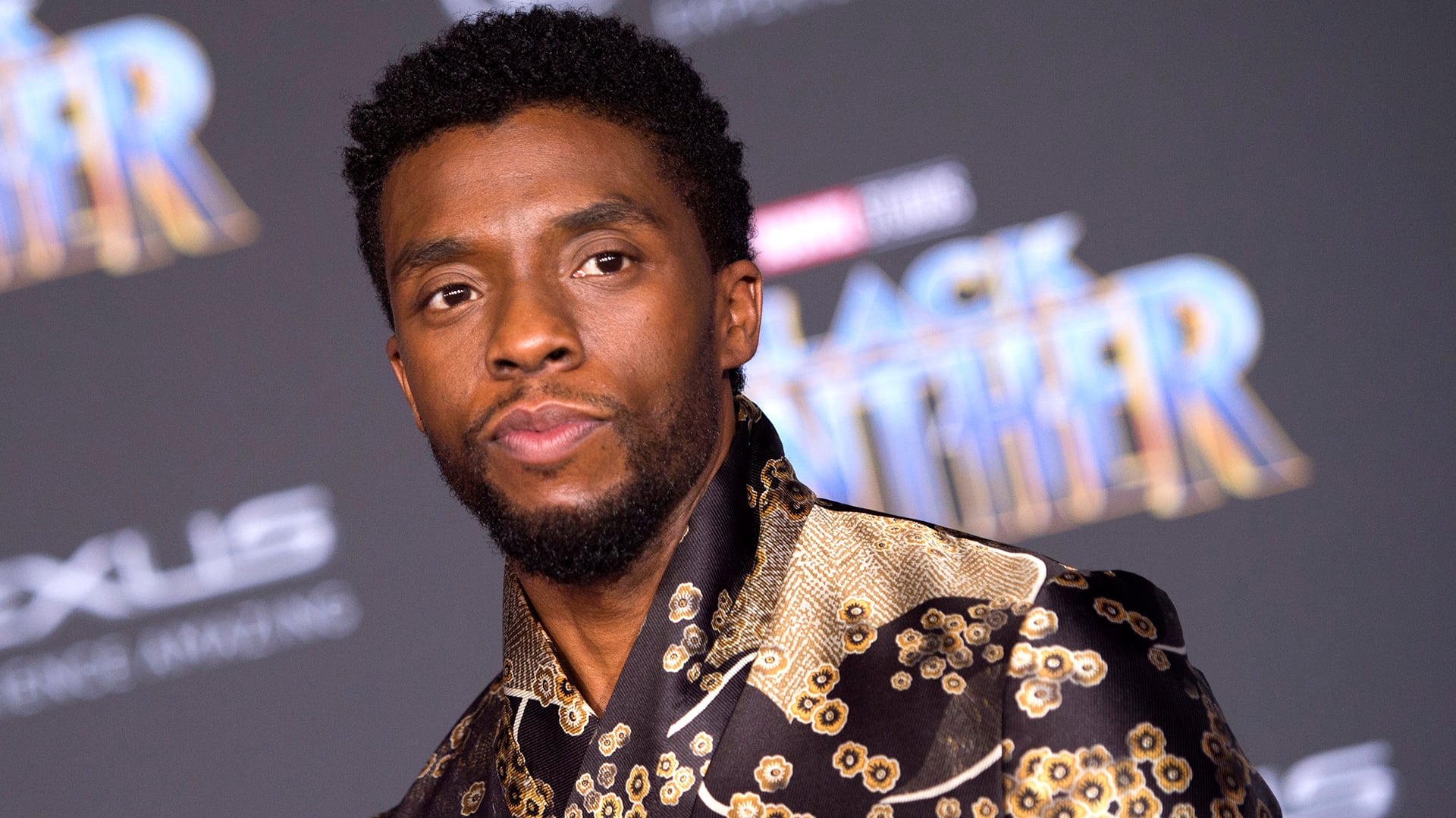 El legado de profesionalismo, dedicación y moralidad de Chadwick Boseman se mantiene vigente como brújula para quienes compartieron proyectos con él(Photo by VALERIE MACON / AFP)