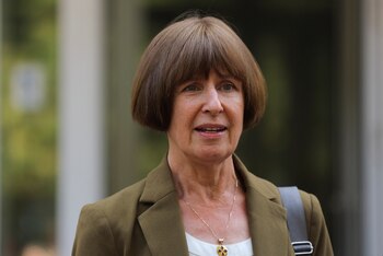 Elizabeth Rood, Jefa de Misión