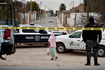 Una mujer en una escena del crimen en Zacatecas, donde fueron encontrados varios cuerpos (Foto: REUTERS/Edgar Chavez)