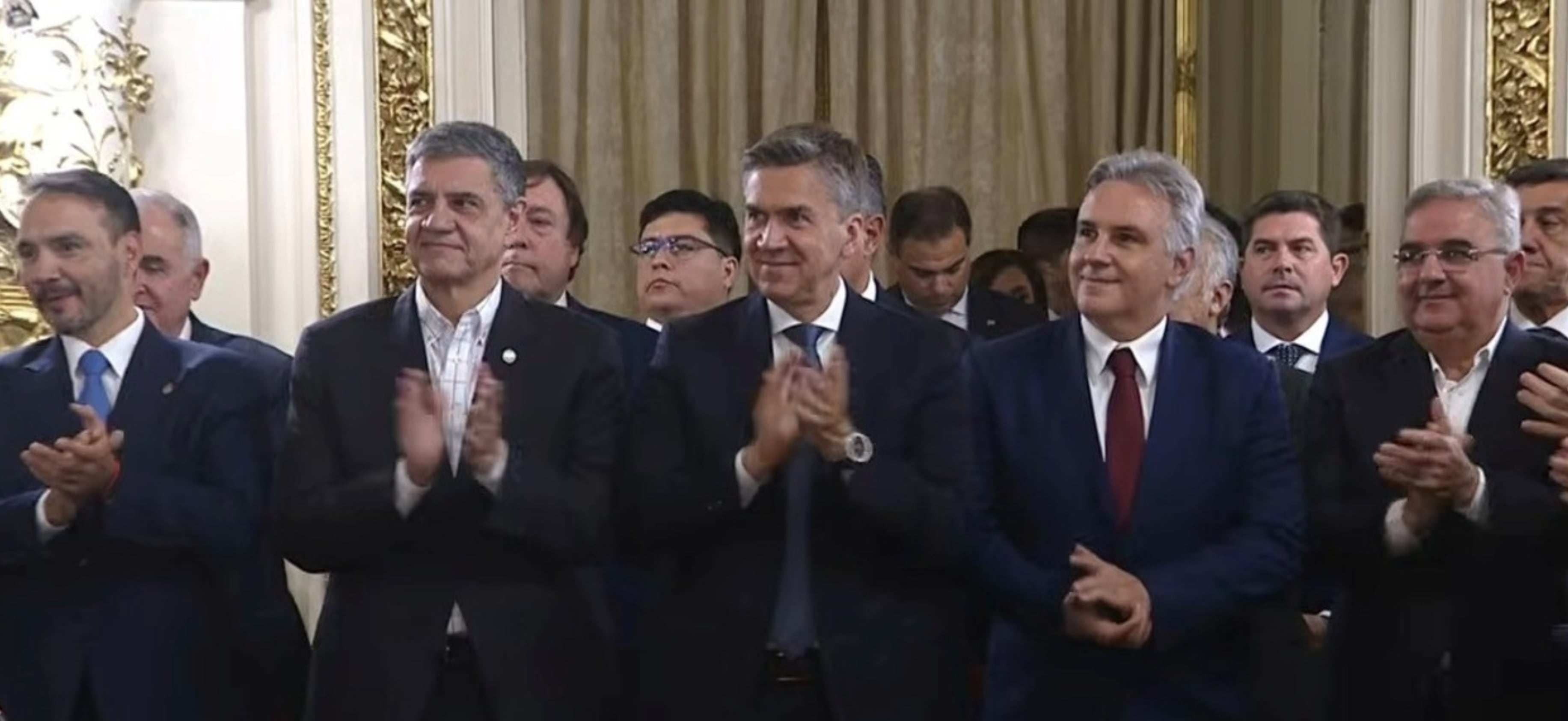 Gobernadores en la jura de Santilli como jefe de Gabinete el 30 de junio último