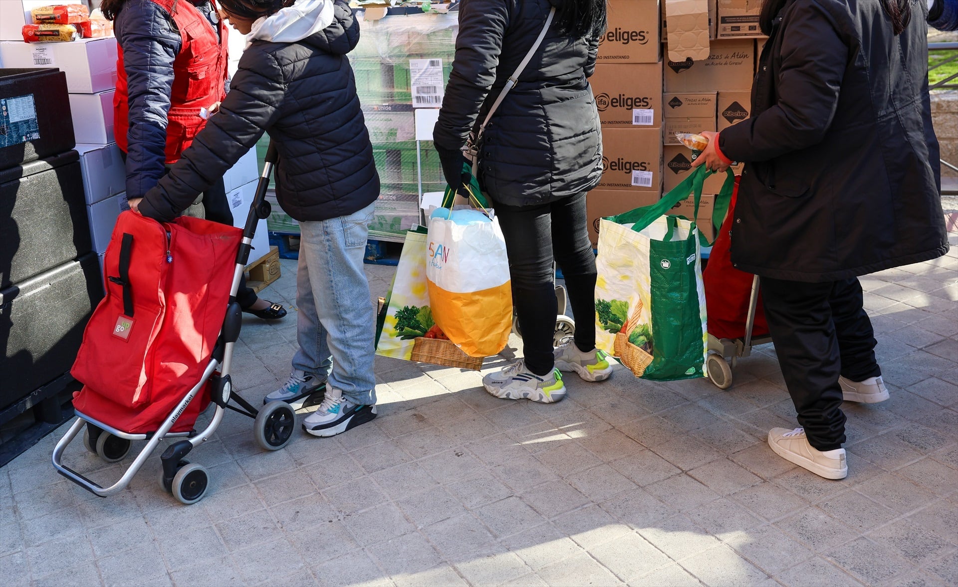 La Fundación Madrina reparte alimentos materno-infantiles para niños y madres de familias vulnerables (Marta Fernández / Europa Press)
