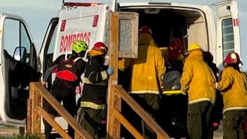 Tragedia en Laguna del Monte: tres pescadores murieron ahogados y buscan a otros dos tras el vuelco de una lancha