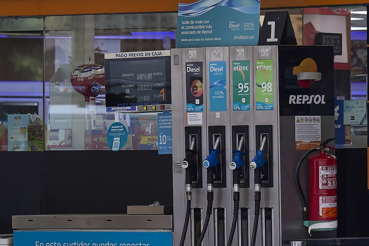 Surtidores de una gasolinera Repsol en Madrid (Jesús Hellín / EuropaPress)
