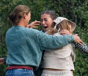 Cristhiana de Osma, visiblemente emocionada,