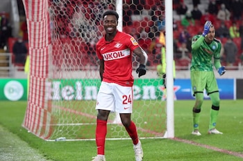 El futbolista Quincy Promes del Spartak de Moscú durante un partido ante el Napoli por la Europa League 2021 (REUTERS/Evgenia Novozhenina)