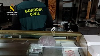 Los agentes en uno de