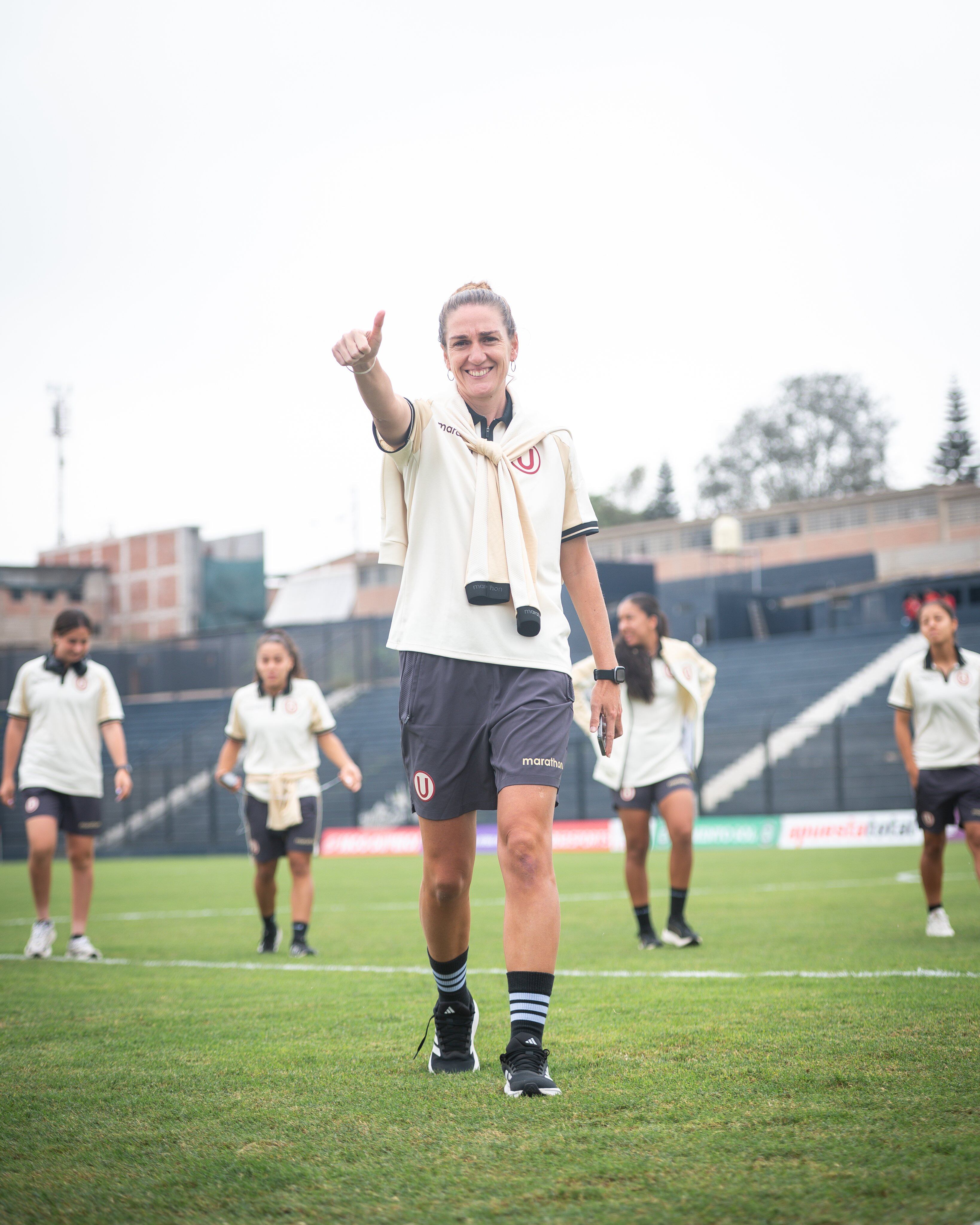 Las jugadoras de Universitario llegaron a Villa El Salvador. (Universitario)