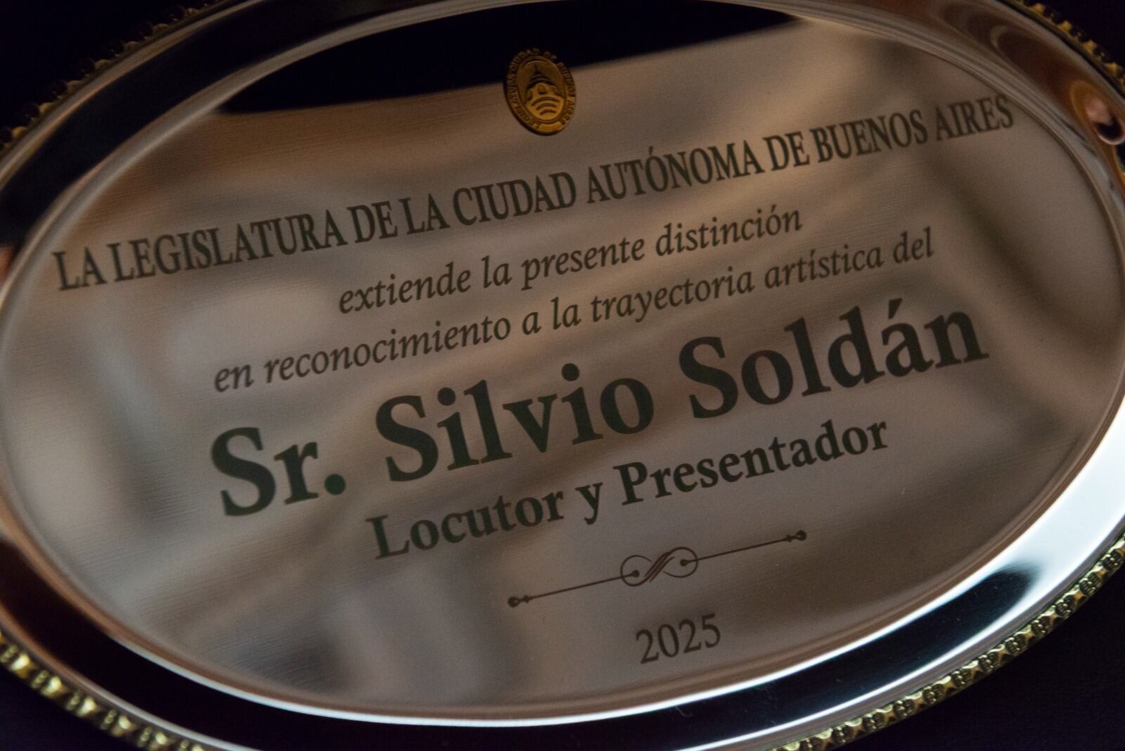 Silvio Soldán recibe una distinción institucional que reconoce más de seis décadas de trayectoria en radio, televisión y tango