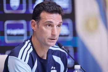 Lionel Scaloni debe confirmar los 26 futbolistas de Argentina que irán al Mundial 2026 (EFE/ Juan Ignacio Roncoroni)