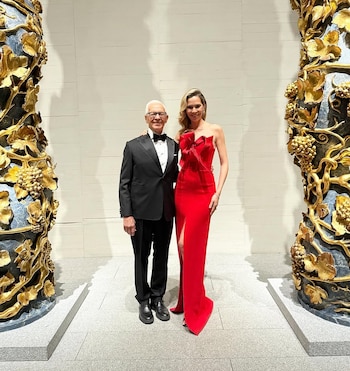 Eduardo eligió un traje de