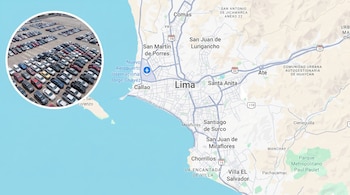 Mapa de Lima y Callao, Perú, con el Aeropuerto Jorge Chávez. Círculo con vista aérea de un estacionamiento lleno de cientos de vehículos nuevos.