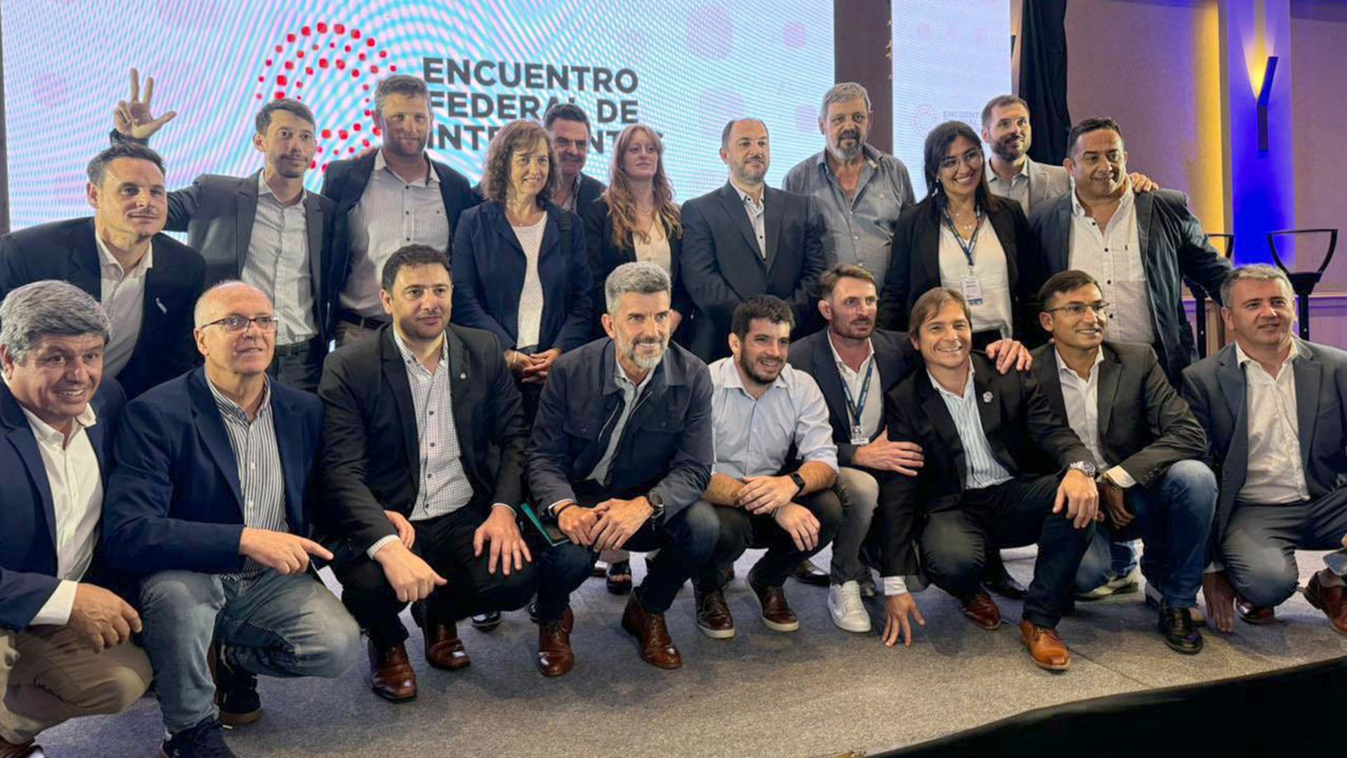 El último encuentro del Foro de Intendentes que consagró a Ulpiano Suáres como presidente