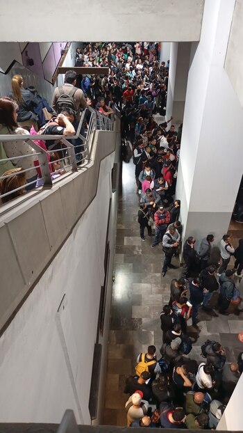 Usuarios reportaron largas filas en