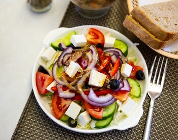 Ensalada griega típica, con verduras