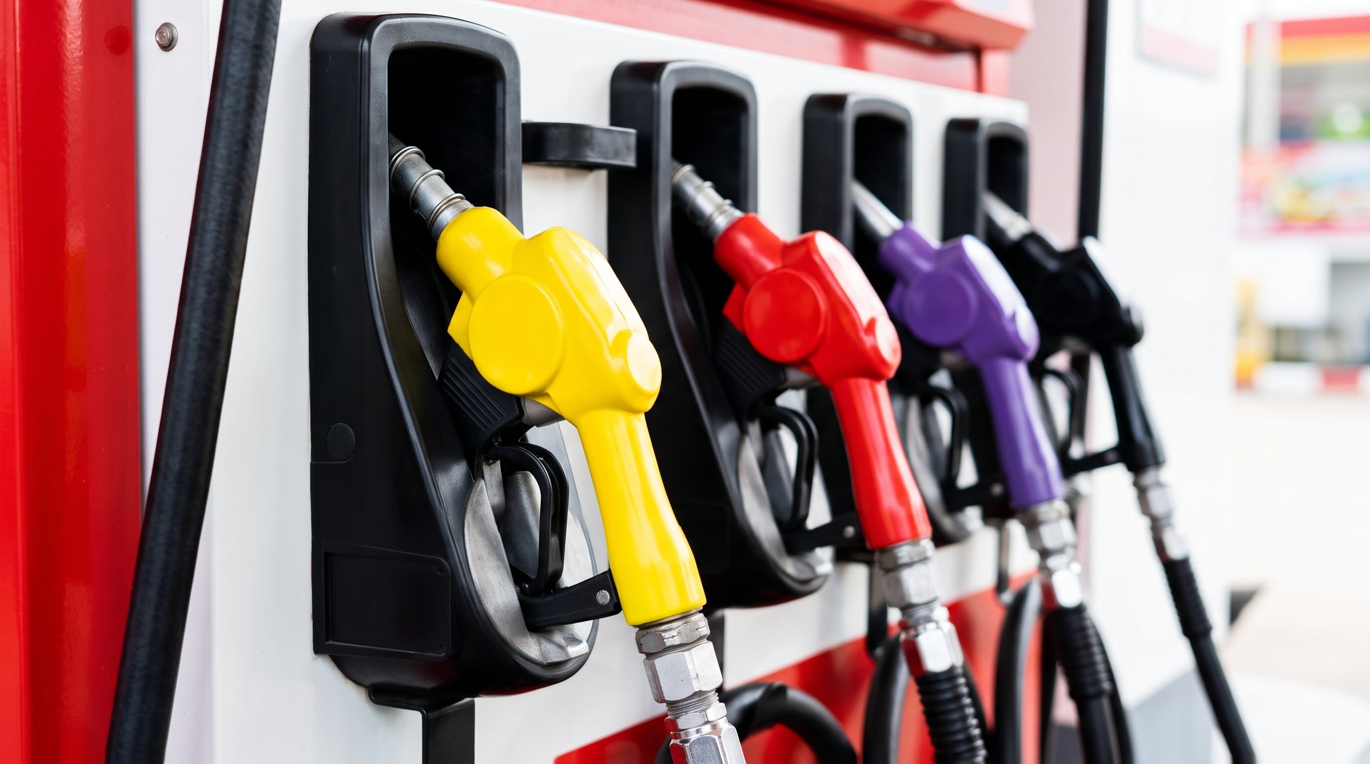 Si bien se esperaba una baja de las naftas, el reciente repunte del precio internacional del petróleo podría cambiar ese escenario (Imagen Ilustrativa Infobae)
