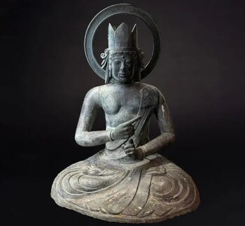 La antigua estatua de Buda