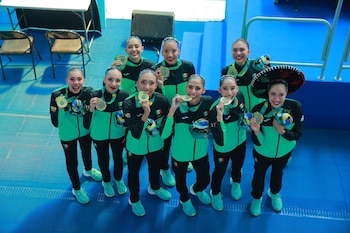 Las sirenas mexicanas presumen felizmente