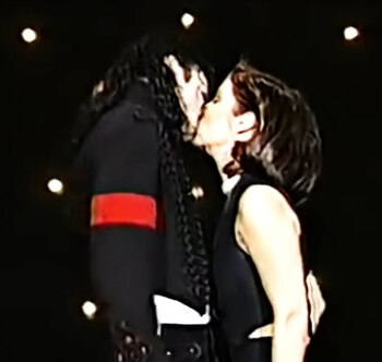 La primera aparición pública como