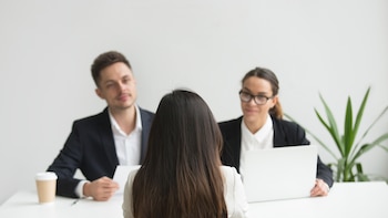La reinserción laboral exige una estrategia, no solo un buen currículum