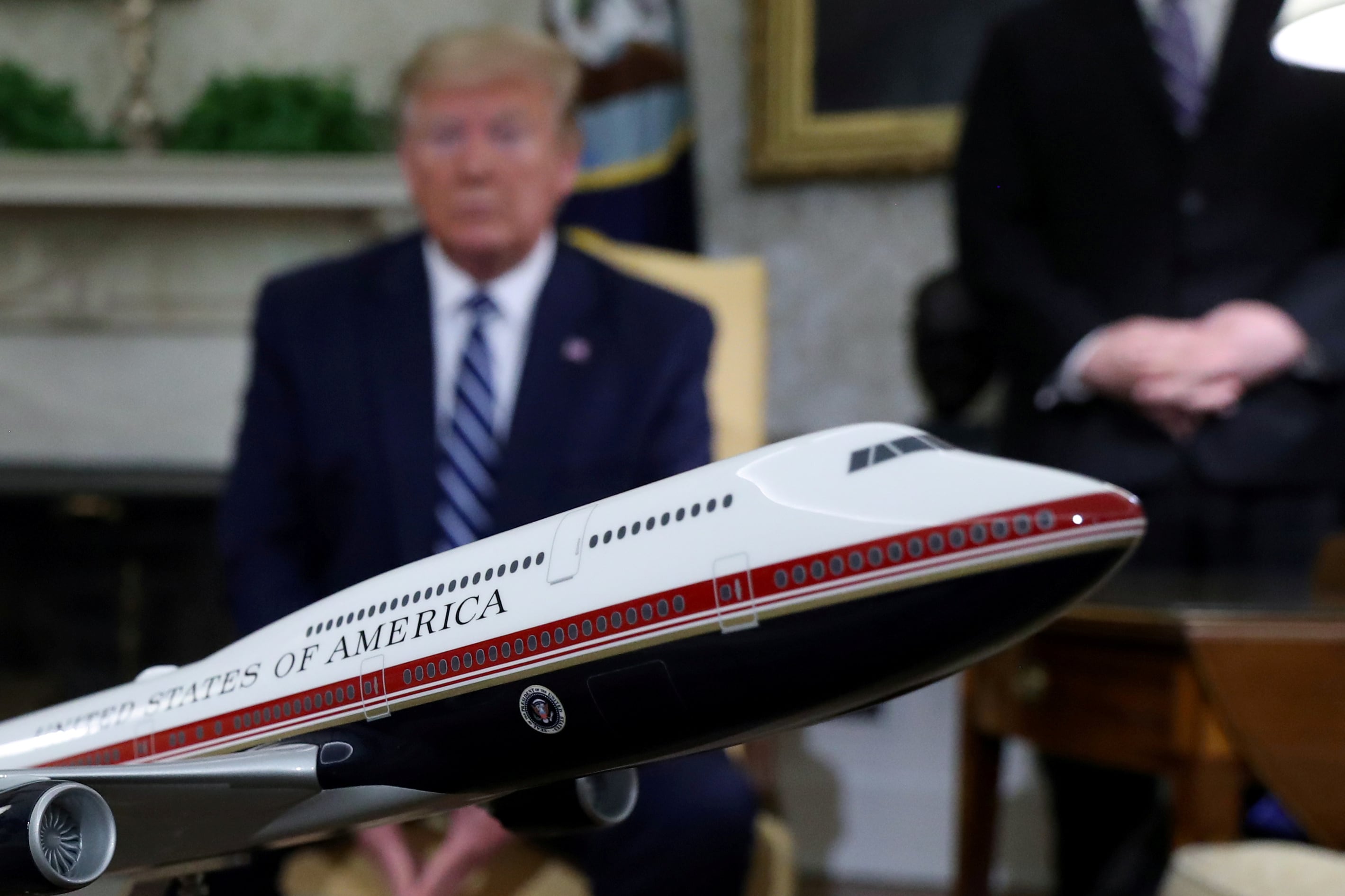 El reemplazo impulsado por Donald Trump será un Boeing 747 donado por la familia real de Qatar, que fue remodelado en Texas y repintado con un nuevo esquema en rojo, blanco y azul