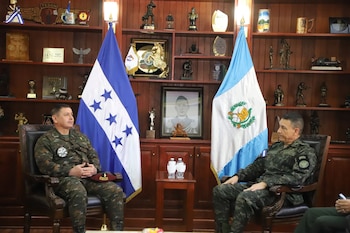 Altos mandos militares de Honduras y Guatemala refuerzan la coordinación fronteriza ante alertas por grupos armados y actividades ilícitas.