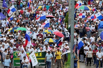 En mayo de 2025 los educadores también protestaron en las calles contra la minería y los Memorandos de Entendimiento entre Panamá y Estados Unidos sobre el canal y otros aspectos de la cooperación mutua. REUTERS/Enea Lebrun