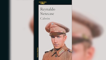 Cubierta del libro "Cabrón" de Reynaldo Sietecase. Muestra a un joven con ojos azules vistiendo un uniforme militar y gorra beige con insignias