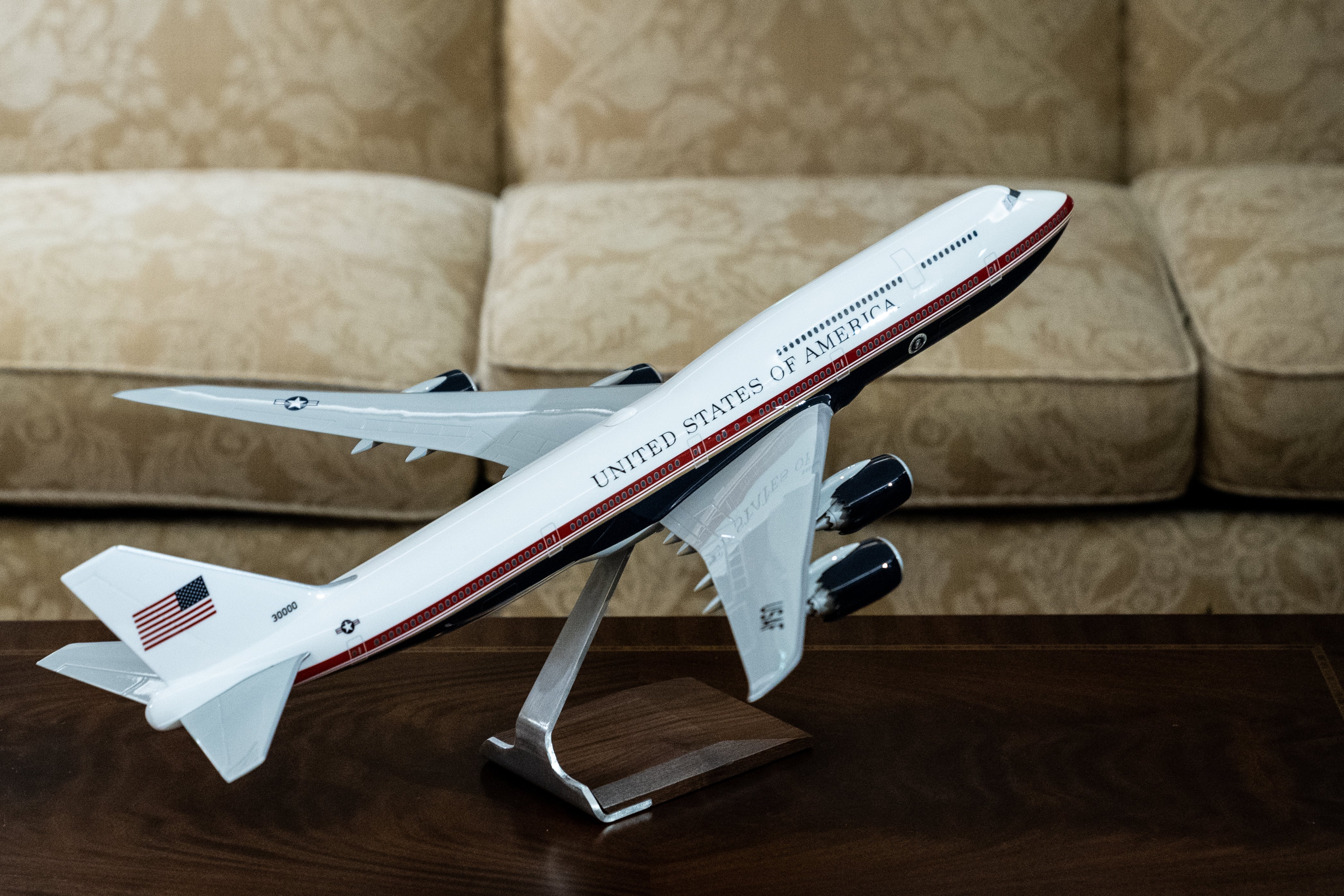Según estimaciones oficiales, el proyecto de los nuevos Air Force One supera los 5.600 millones de dólares (NYT)