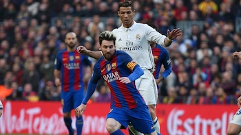 Henry rechazó la comparación entre Messi y Cristiano Ronaldo y pidió disfrutar a dos figuras que se potenciaron mutuamente (Reuters)