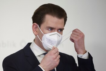 FOTO DE ARCHIVO: El canciller de Austria, Sebastian Kurz en una conferencia de prensa en Viena, Austria, el 1 de marzo de 2021. REUTERS / Lisi Niesner